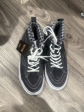 Vans Black High-Top Men's Sneakers with White Laces